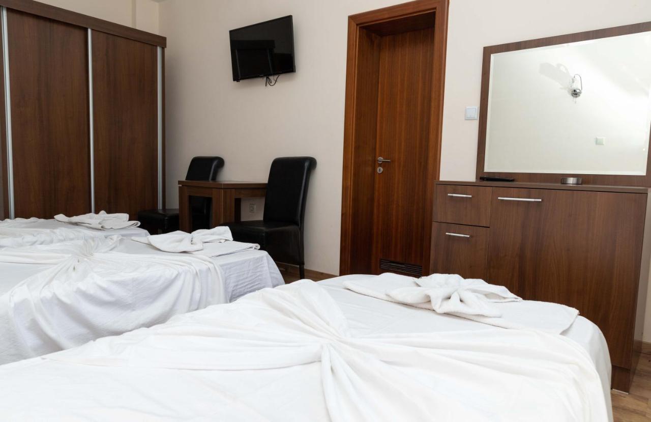 Hotel Leo Peć Zewnętrze zdjęcie