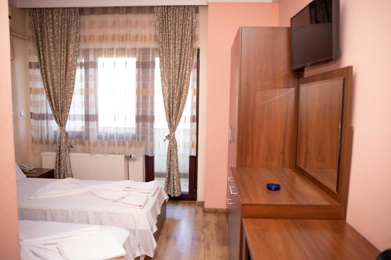 Hotel Leo Peć Zewnętrze zdjęcie