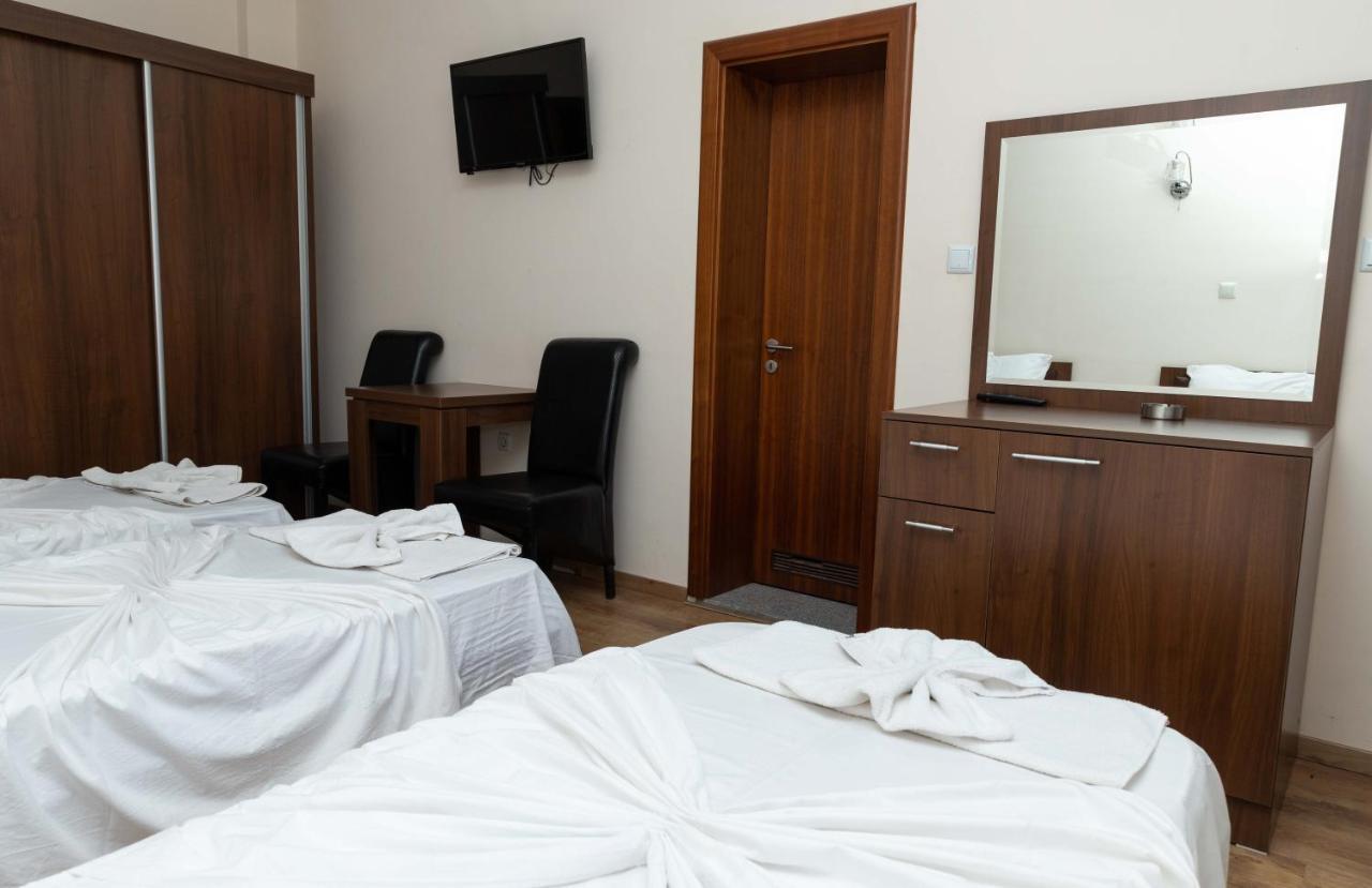 Hotel Leo Peć Zewnętrze zdjęcie