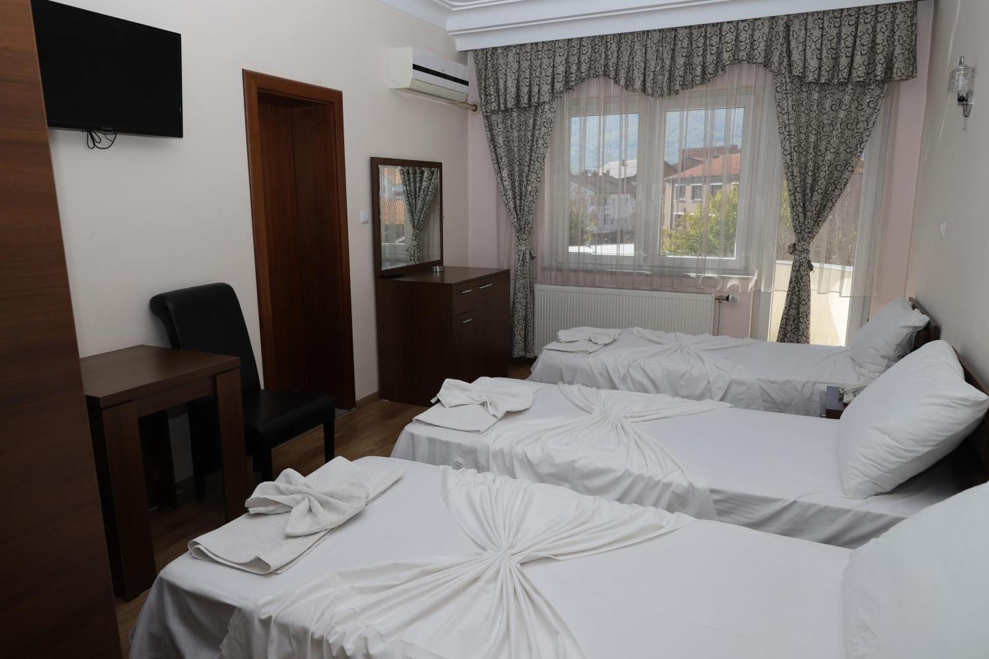 Hotel Leo Peć Zewnętrze zdjęcie